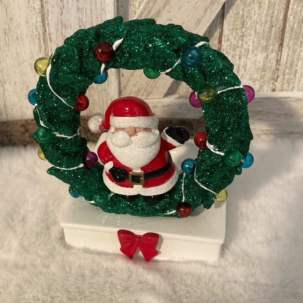 Bath and Body Works Santa Wreath Christmas Foaming Soap Holder